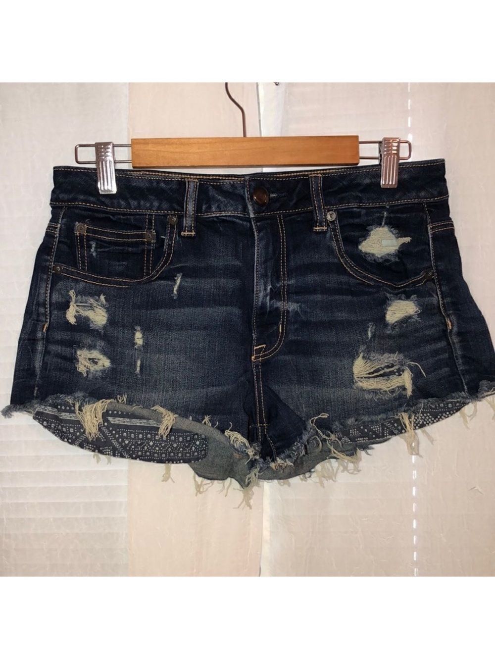AEO 8 Distressed Hi Rise Super Stretch Festival Dark Wash Denim Shorts